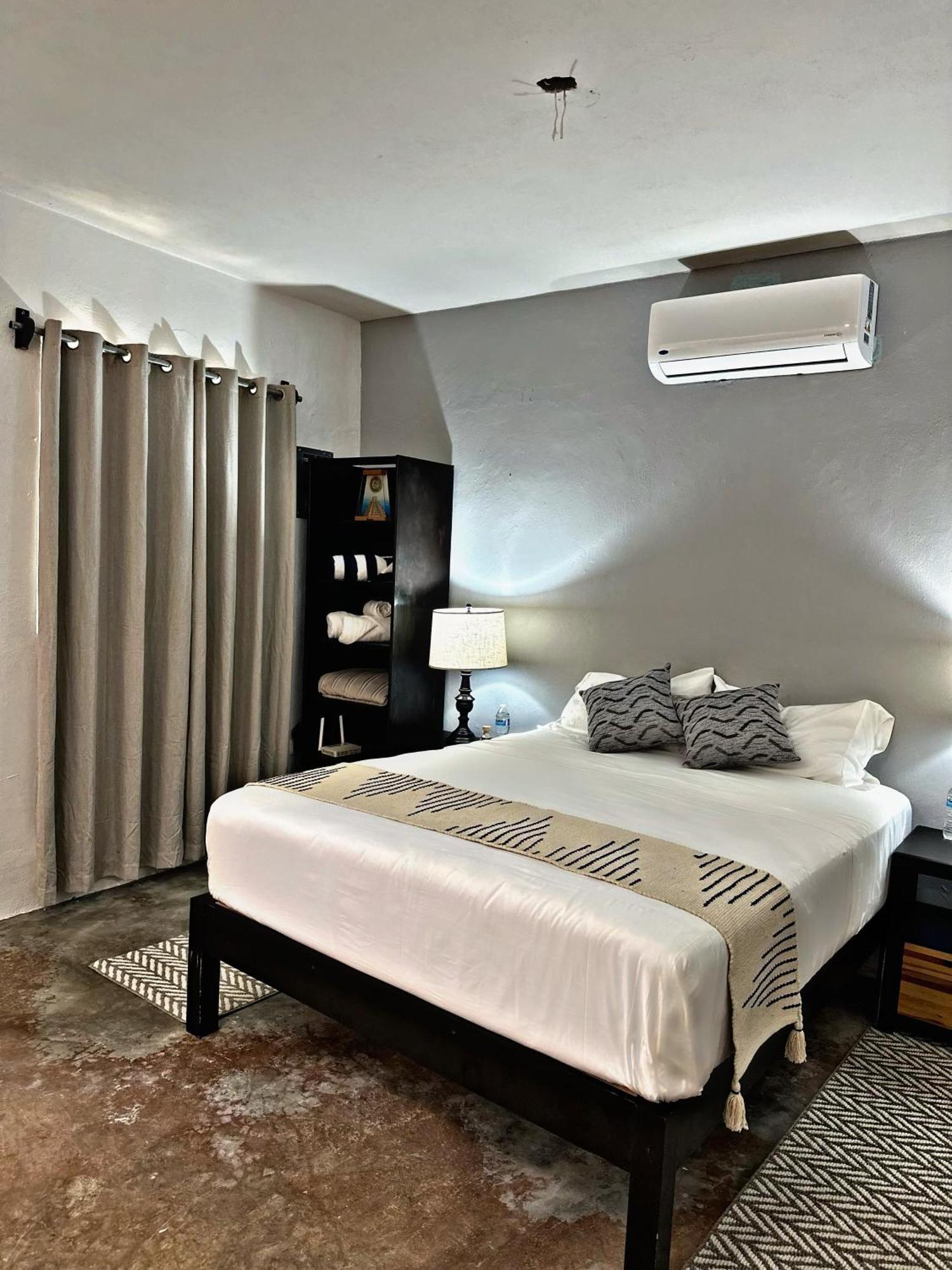 Casita Perez, Cama Queen, Wifi, Aire Acondicionado, Cocina, 2 Sillas De Playa *
