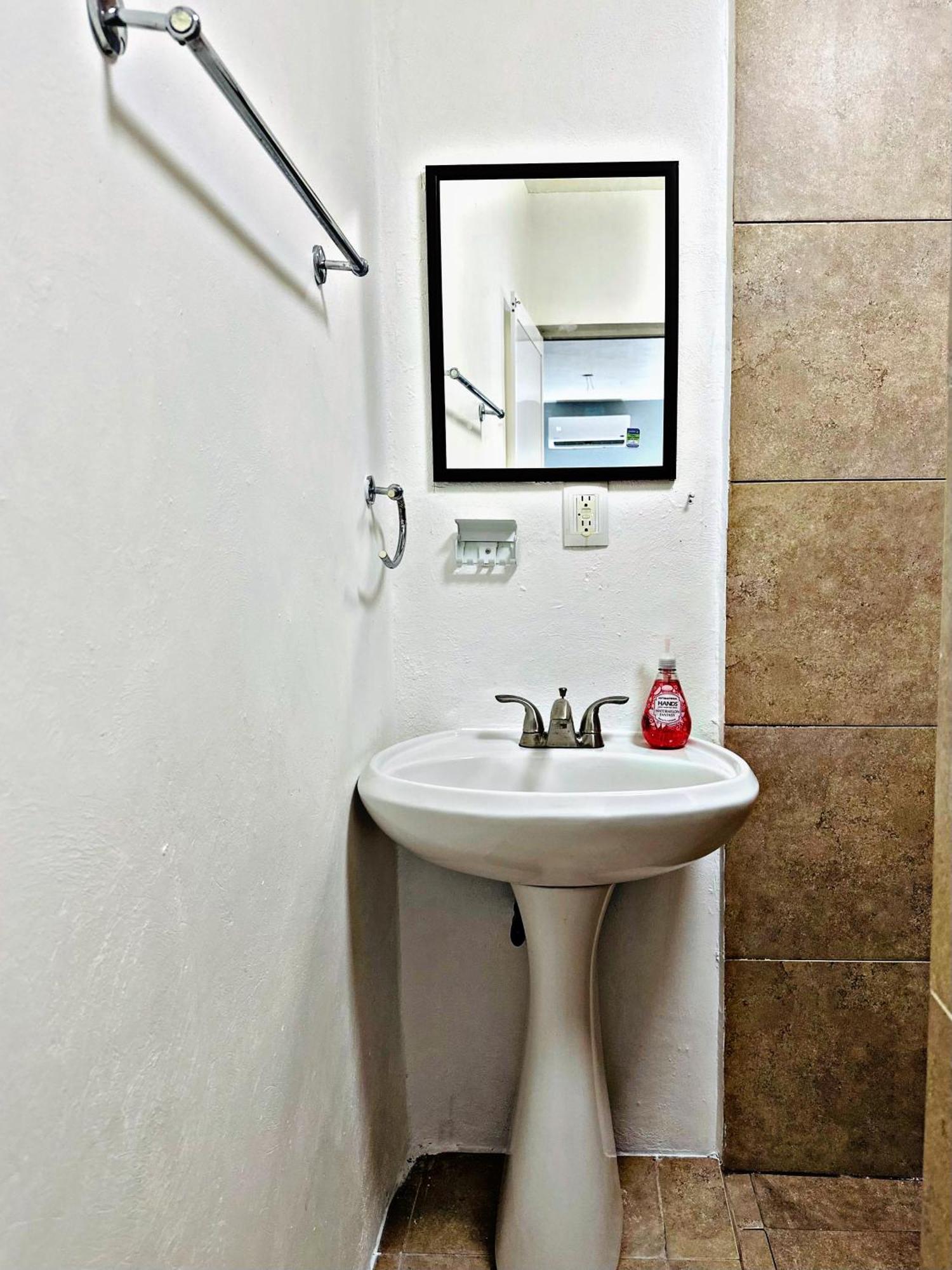 Casita Perez, Cama Queen, Wifi, Aire Acondicionado, Cocina, 2 Sillas De Playa * Isla Mujeres