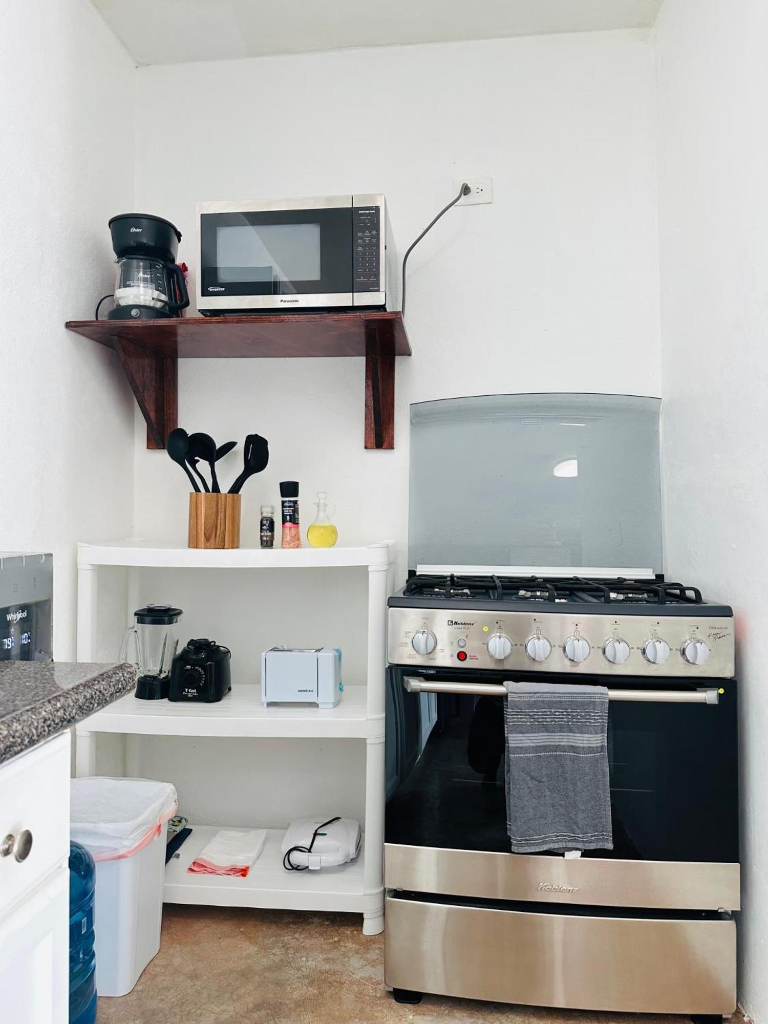Casita Perez, Cama Queen, Wifi, Aire Acondicionado, Cocina, 2 Sillas De Playa Isla Mujeres